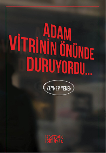 Adam Vitrinin Önünde Duruyordu